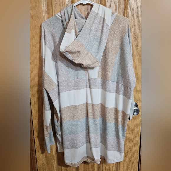LuLaRoe Amber Hoodie - Picture 2 of 4